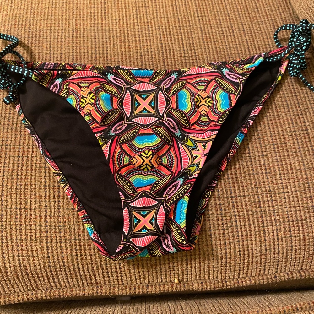 Victoria’s Secret swimsuit bottoms size M